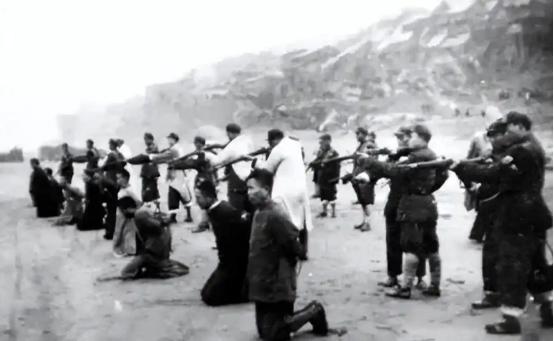 [浮云]1947年8月，国民党师长李铁民下令将一百多地下党杀害，少将韩君明劝他：