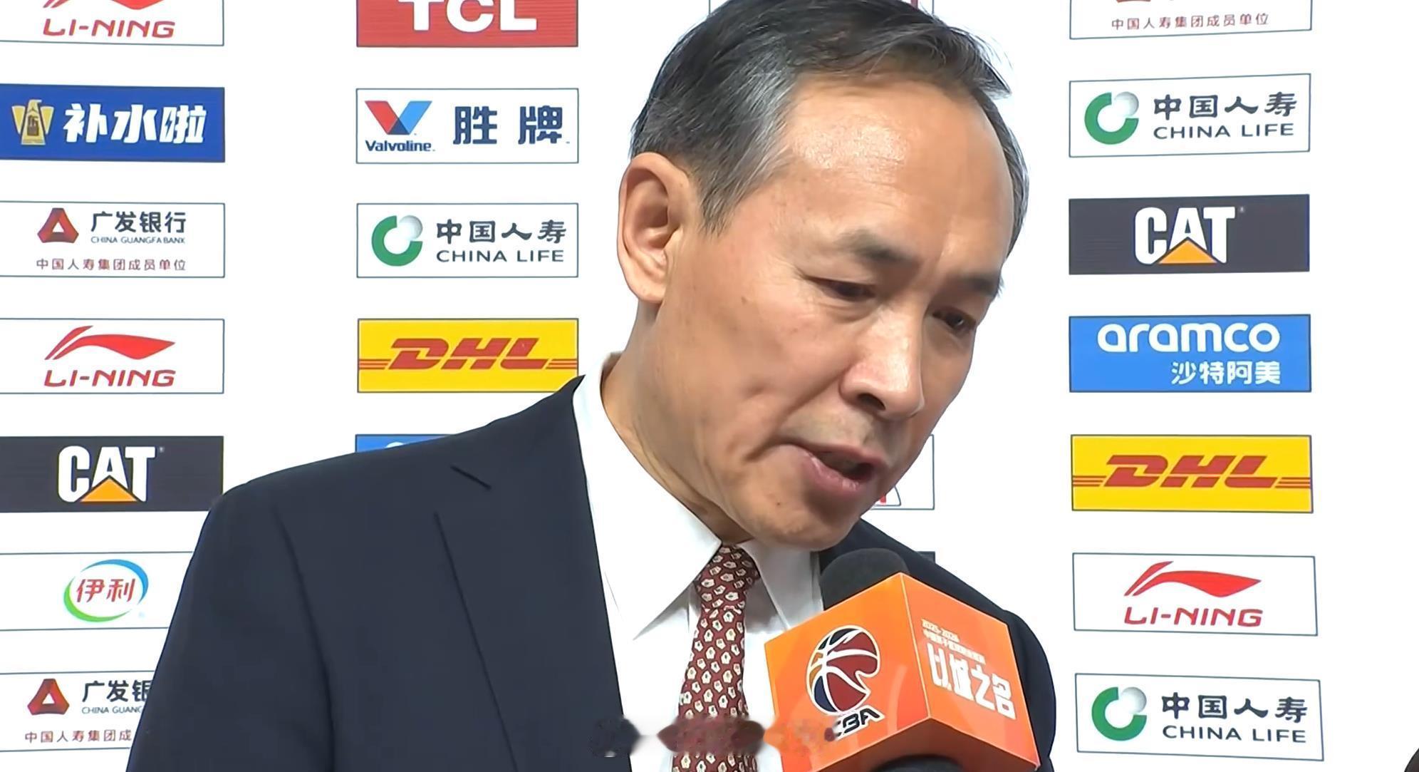 新疆男篮vs北京男篮 许导：这场赢得不容易，特别是在周琦缺阵的情况下，大家顶住了