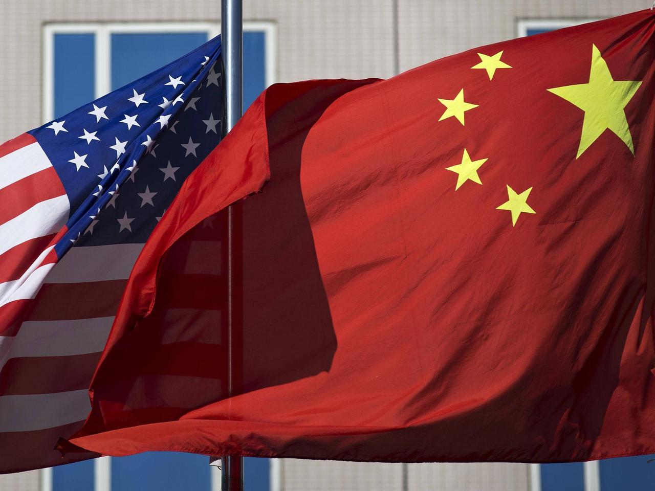美国不敢和中国真刀真枪干，别看他们叫嚣的厉害，那只是烟雾弹而已！因为美国心里清楚