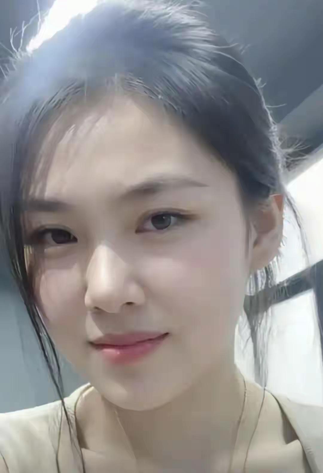 温柔眼神，自然妆容，清新自然美🍀🌸💝