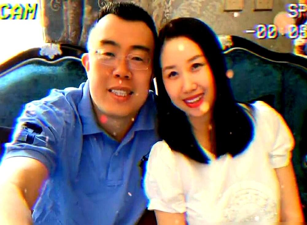 看到大韩的消息，心里咯噔一下。
放弃50万年薪的教鞭，推掉所有光环，转身去陪孩子