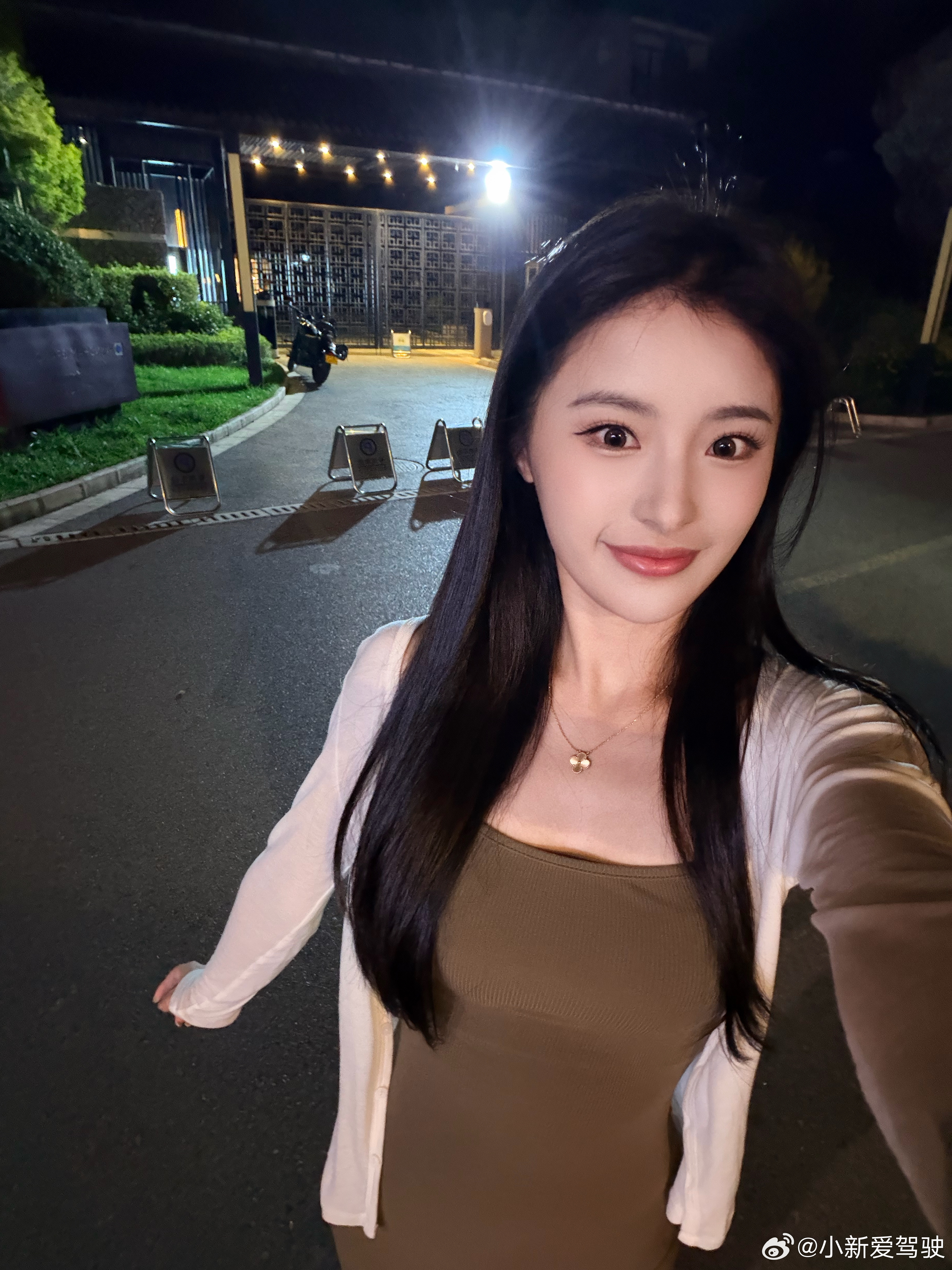 出门溜达！P人的旅行总是无比松弛想象中：我要早起去看日照金山，逛古城，喝下午茶！