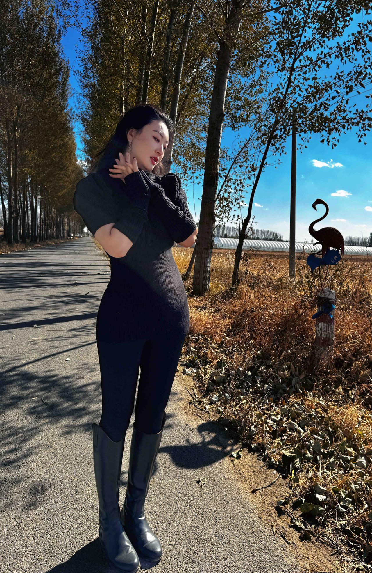 人间朝暮 落叶惊秋爱拍照的女生到底有多迷人呢?