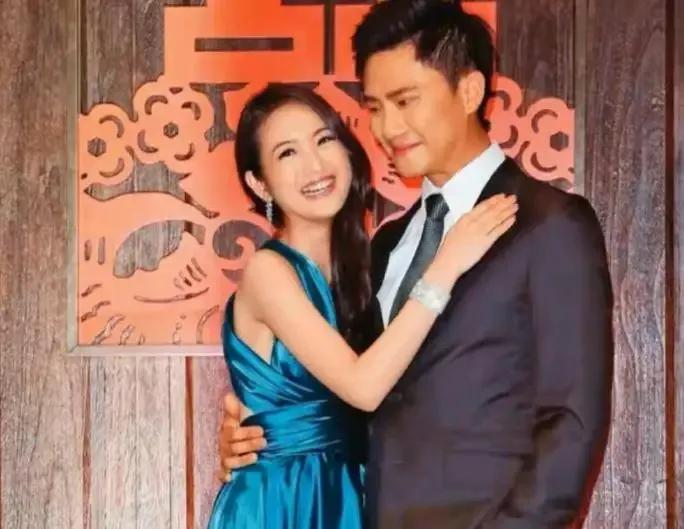  林依晨离婚启示：

第一：有些女孩子总是以为自己会是幸运的那一个，渣男遇到了她