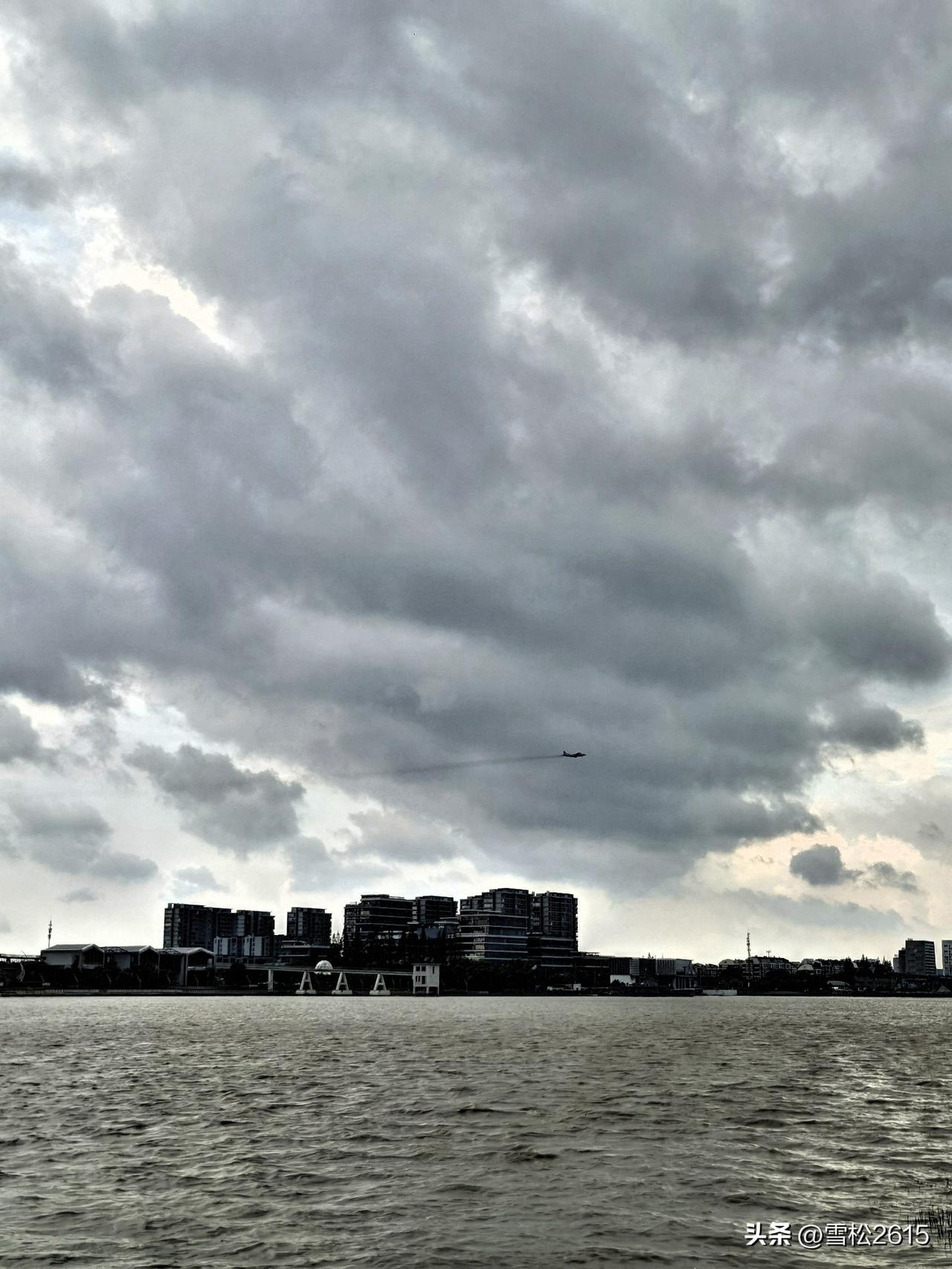 今年第24号台风“科罗旺”（热带风暴级） 正在影响宁波。

昨天风大雨急，折腾了