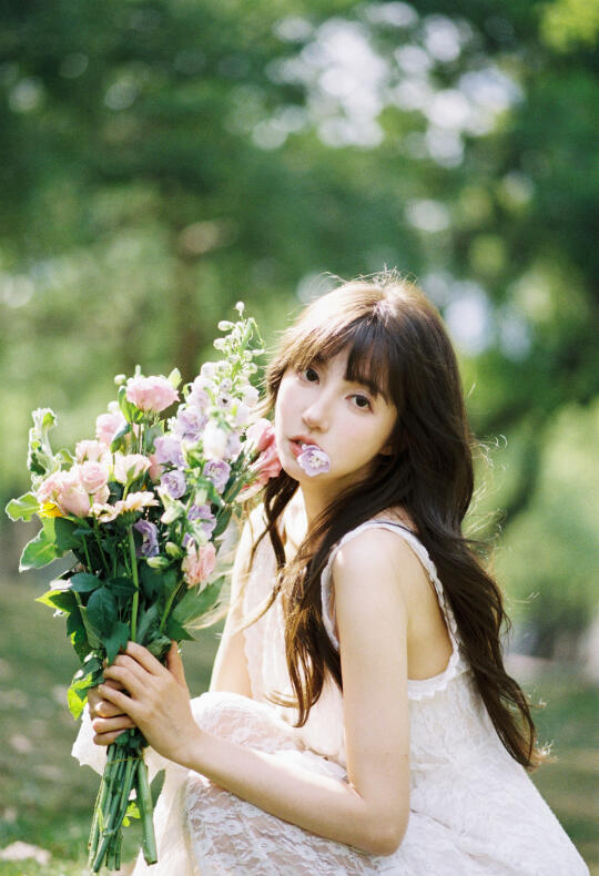 她是夏天里的花香馥郁🌸
