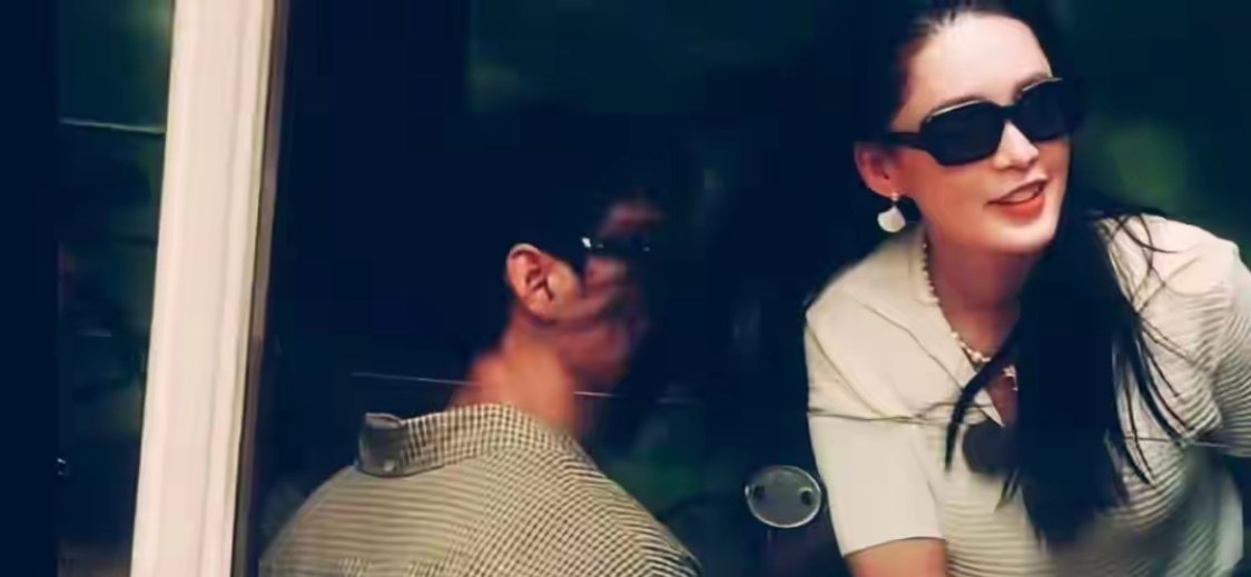 李沁龚俊 偶像剧都不敢这么拍在其中一段路透视频里，李沁的发丝随风飘动，不经意间拂
