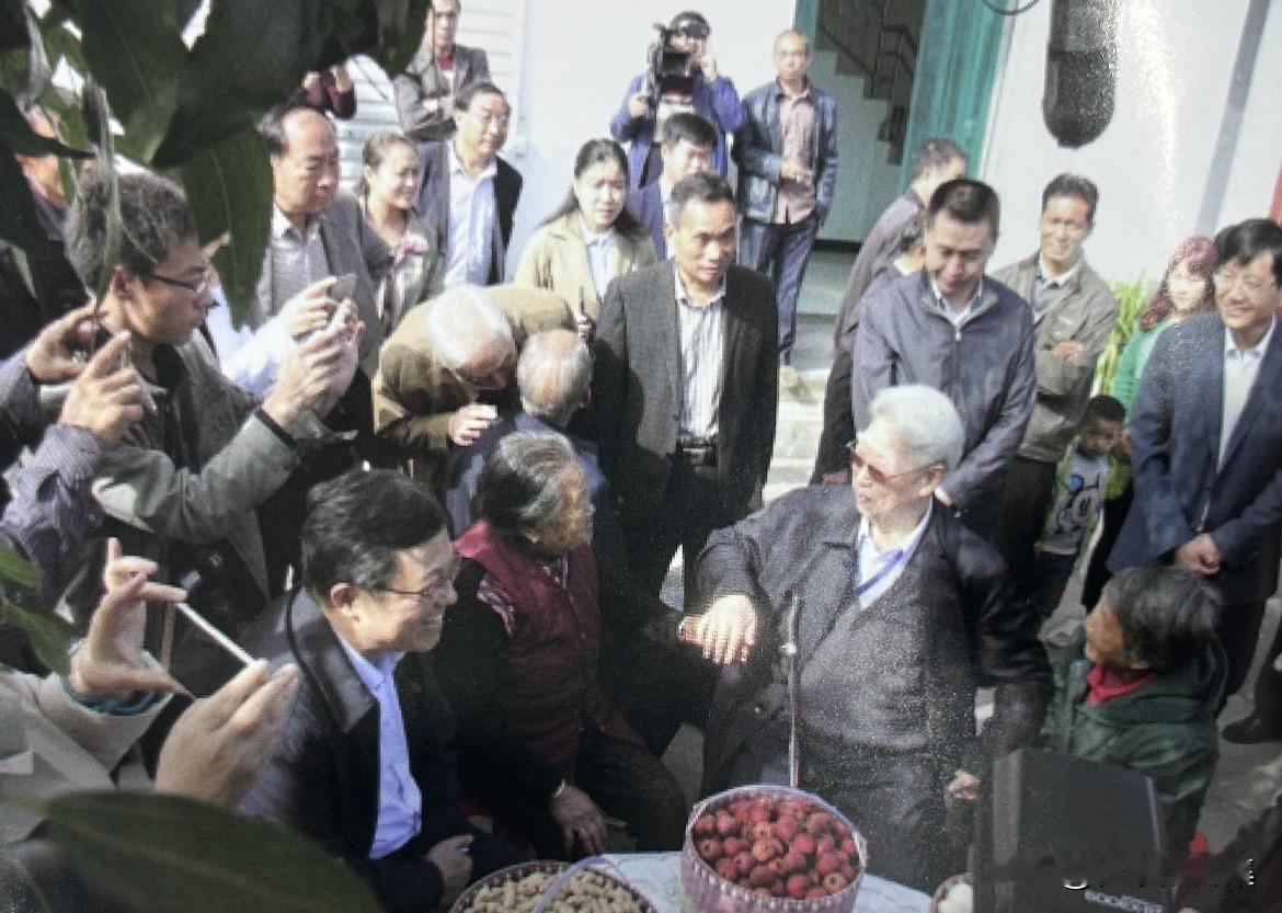2016年，杨贵回到林州与老百姓拉家常。在林州任职期间，他深入调研，力排众议，带