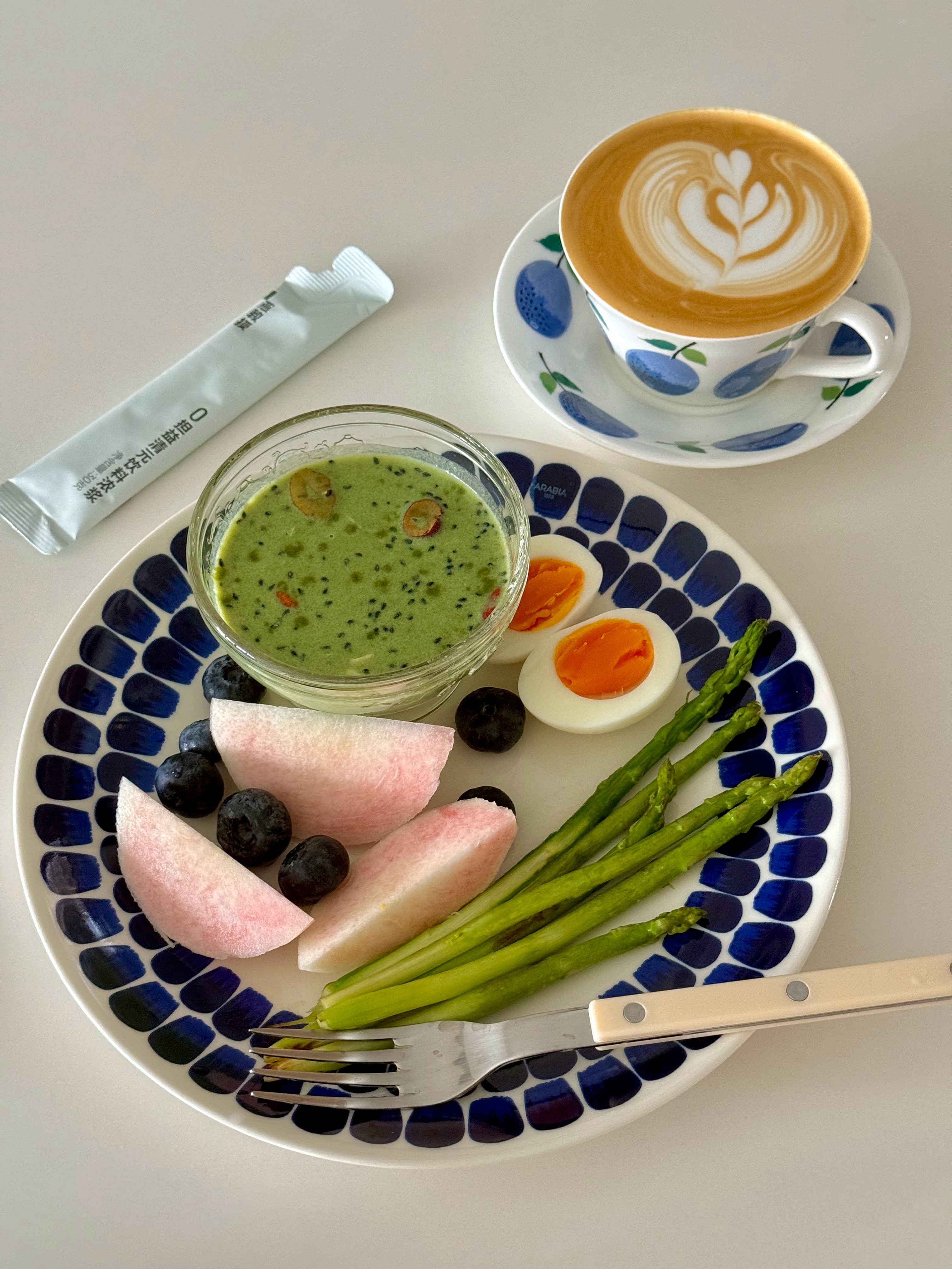 一起来运动🎾🏋️‍♀️和姐姐一起学网球脆桃太好吃啦🍑运动完了当然要拍照🤳
