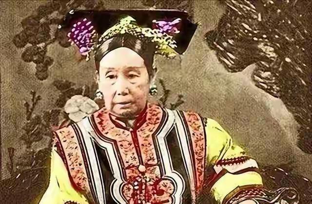 不知道慈禧最后的时刻又选了三岁的溥仪来继承皇位到底图的什么？为什么不选个大点的继