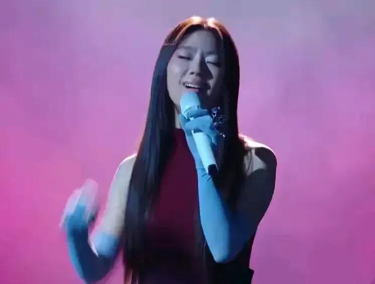单依纯的《李白》为啥火了？因为这首歌就是为她量身定制。原版的《演员》，声音甜美的