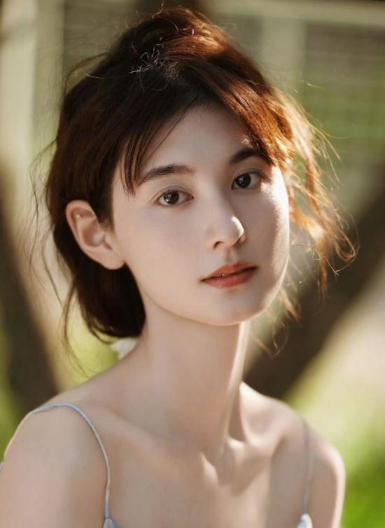 8月24日凌晨，《主角》女演员韩沛颖，直播情绪爆发：“我被欺负了还不能讲吗？”不