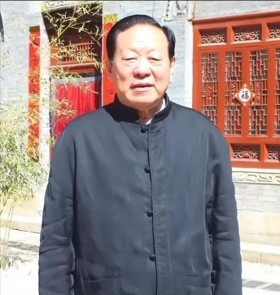 1990年，李鹏总理打电话给国家能源部副部长胡富国：“老胡啊，我今天看了报纸才知