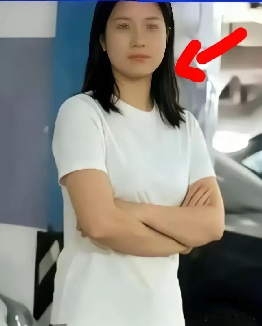 有网友说长沙这名“霸位姐”买不起车位，所以才霸占别人的车位。我听了当时就笑了，一
