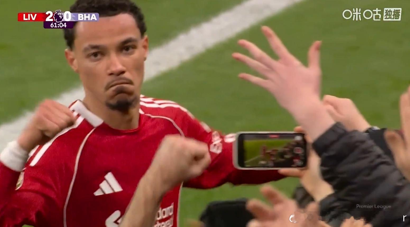 头顶脚踢，梅开二度！浪费了那么多次机会之后法棍终于又进球了！！！！！！同时恭喜法