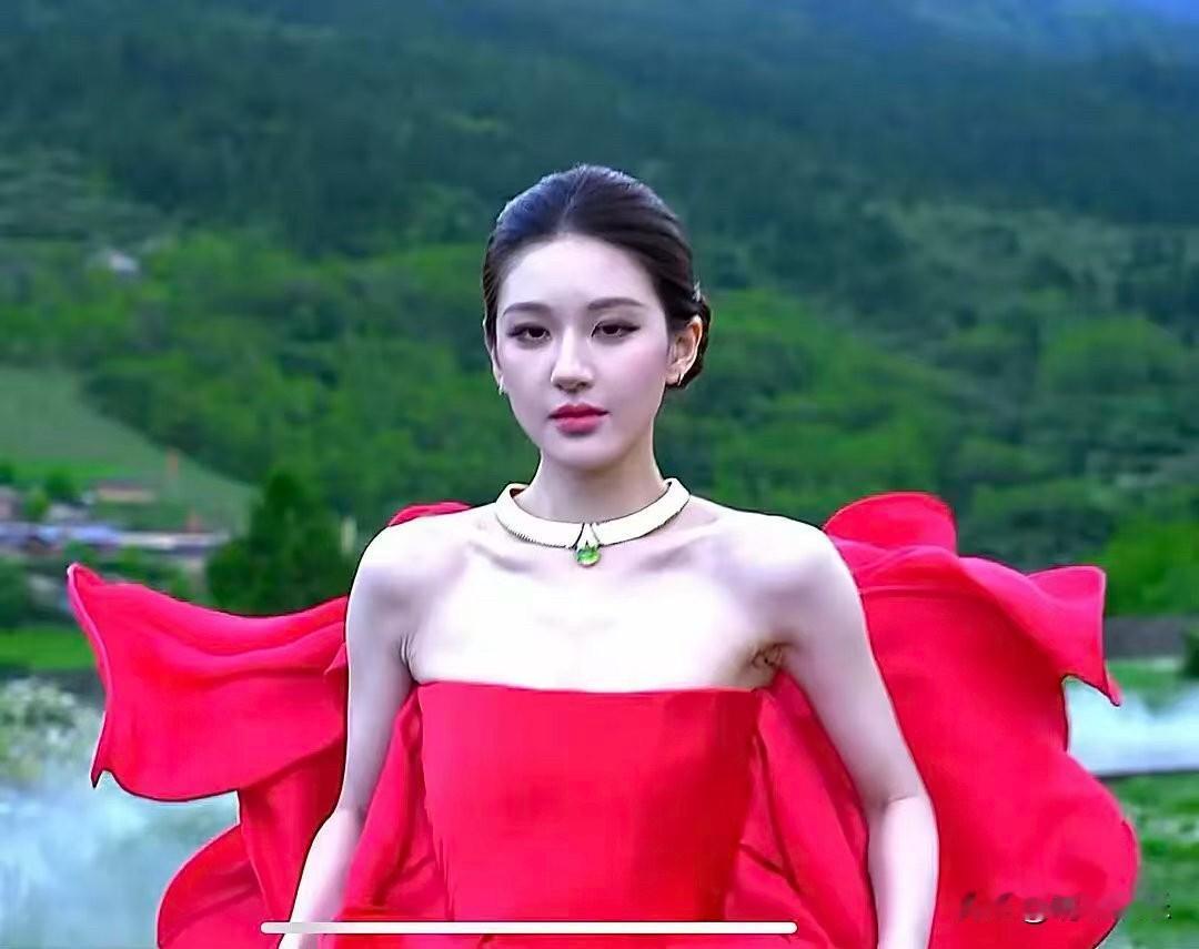 为啥感觉赵露思睁不开眼了？