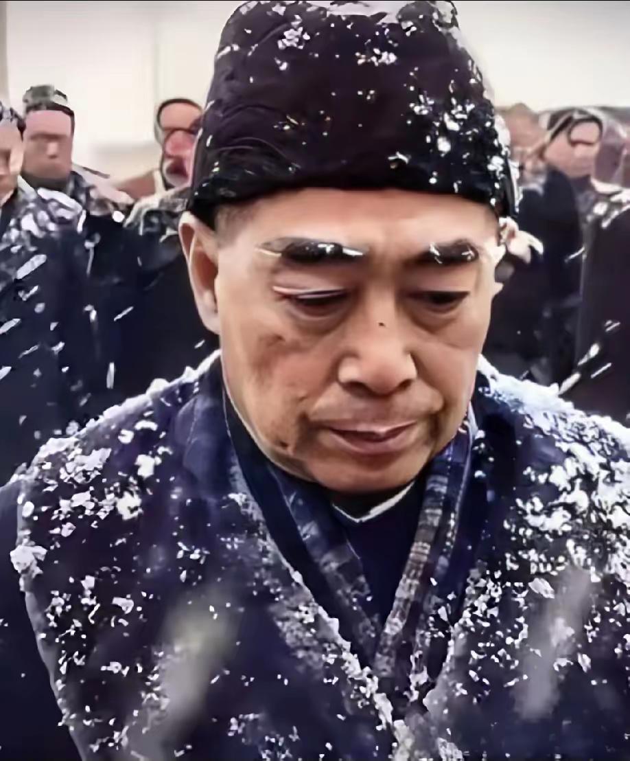 你见过这张照片吗？1958年大年三十，北风呼啸，大雪纷飞，周恩来总理在朝鲜中国人