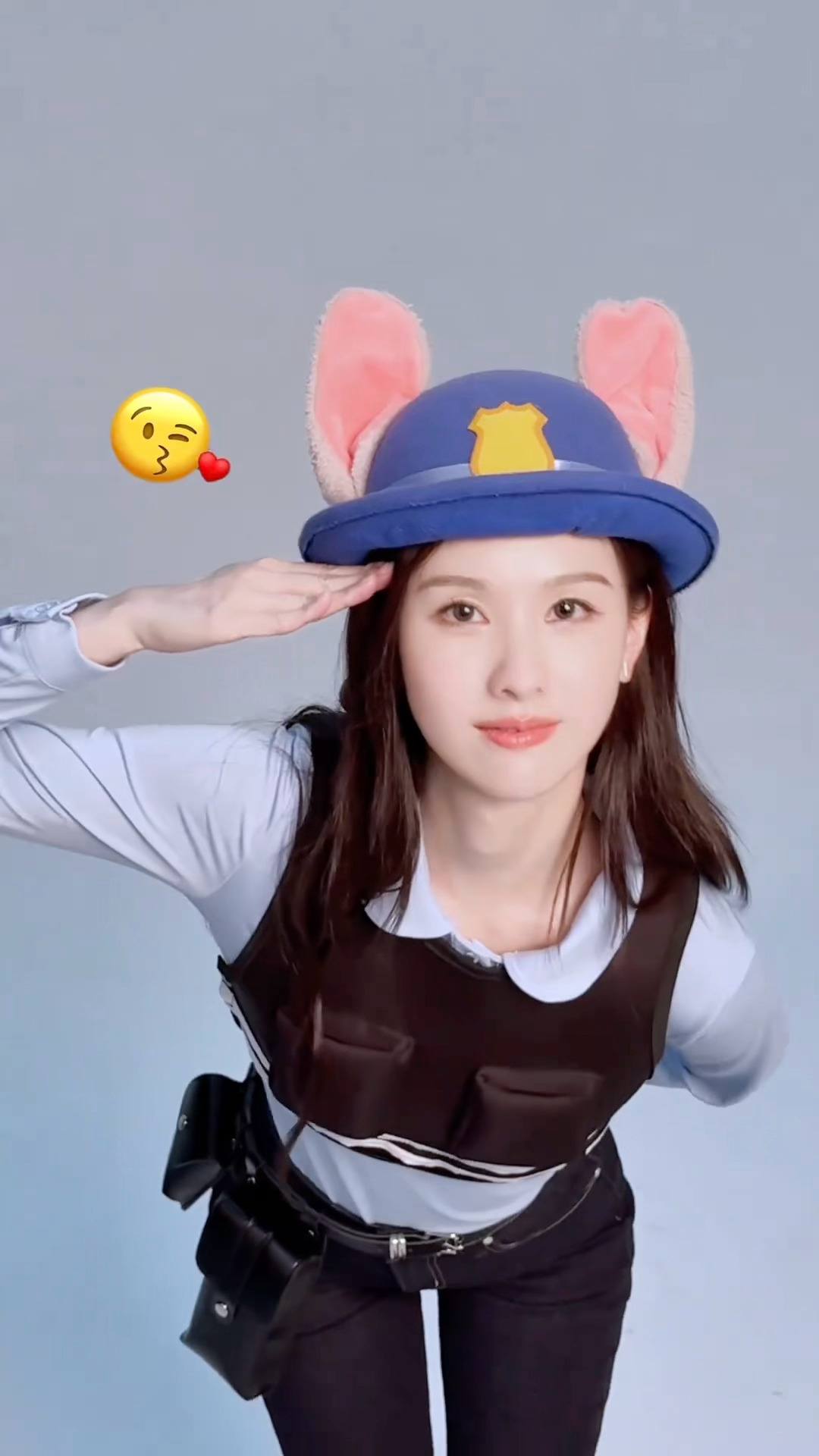 这是真兔子🐰陈都灵兔子警官