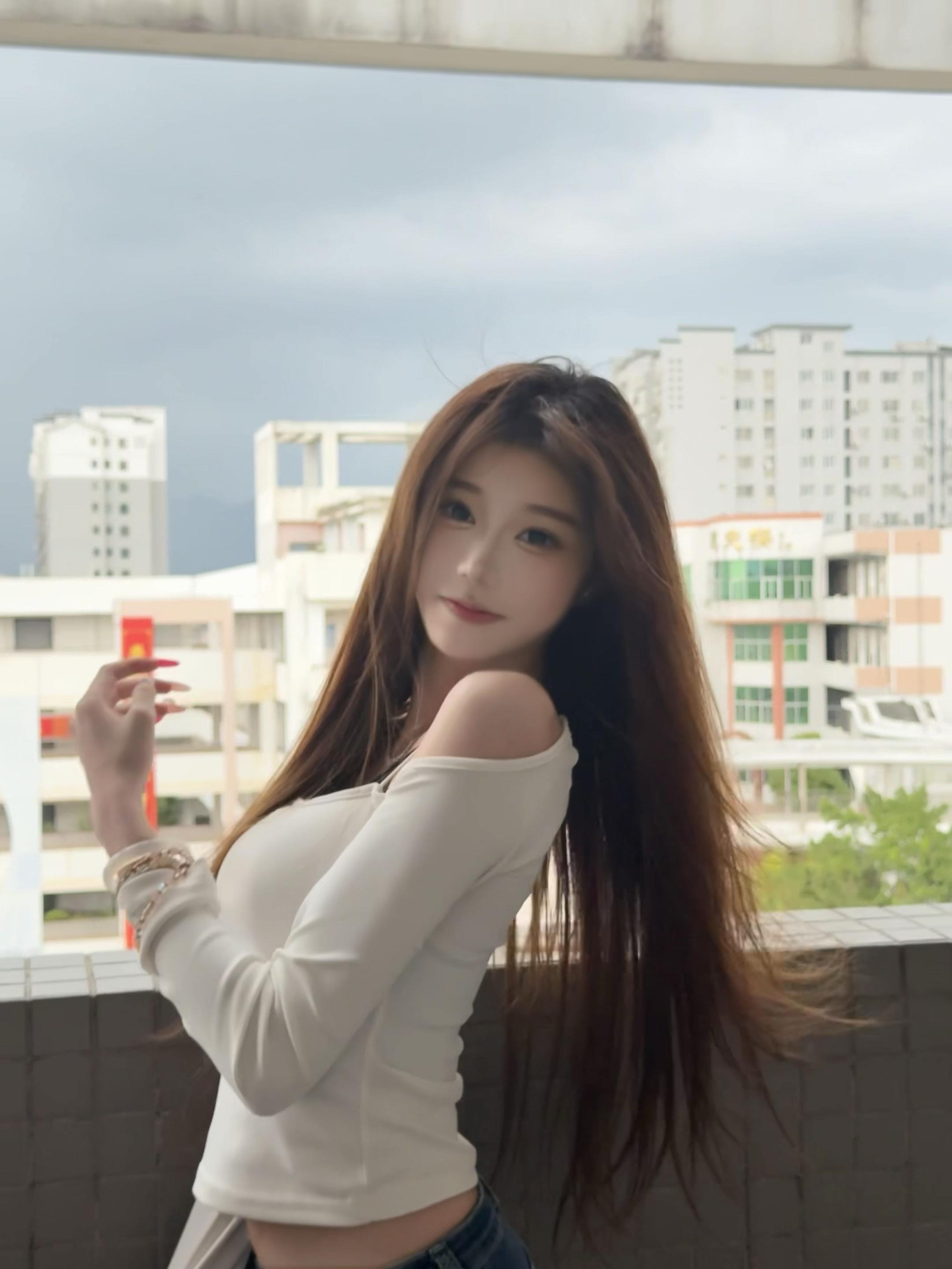 一觉醒来发现全世界女孩聊天技术下降100倍 我像往常一样给你发了句 早...