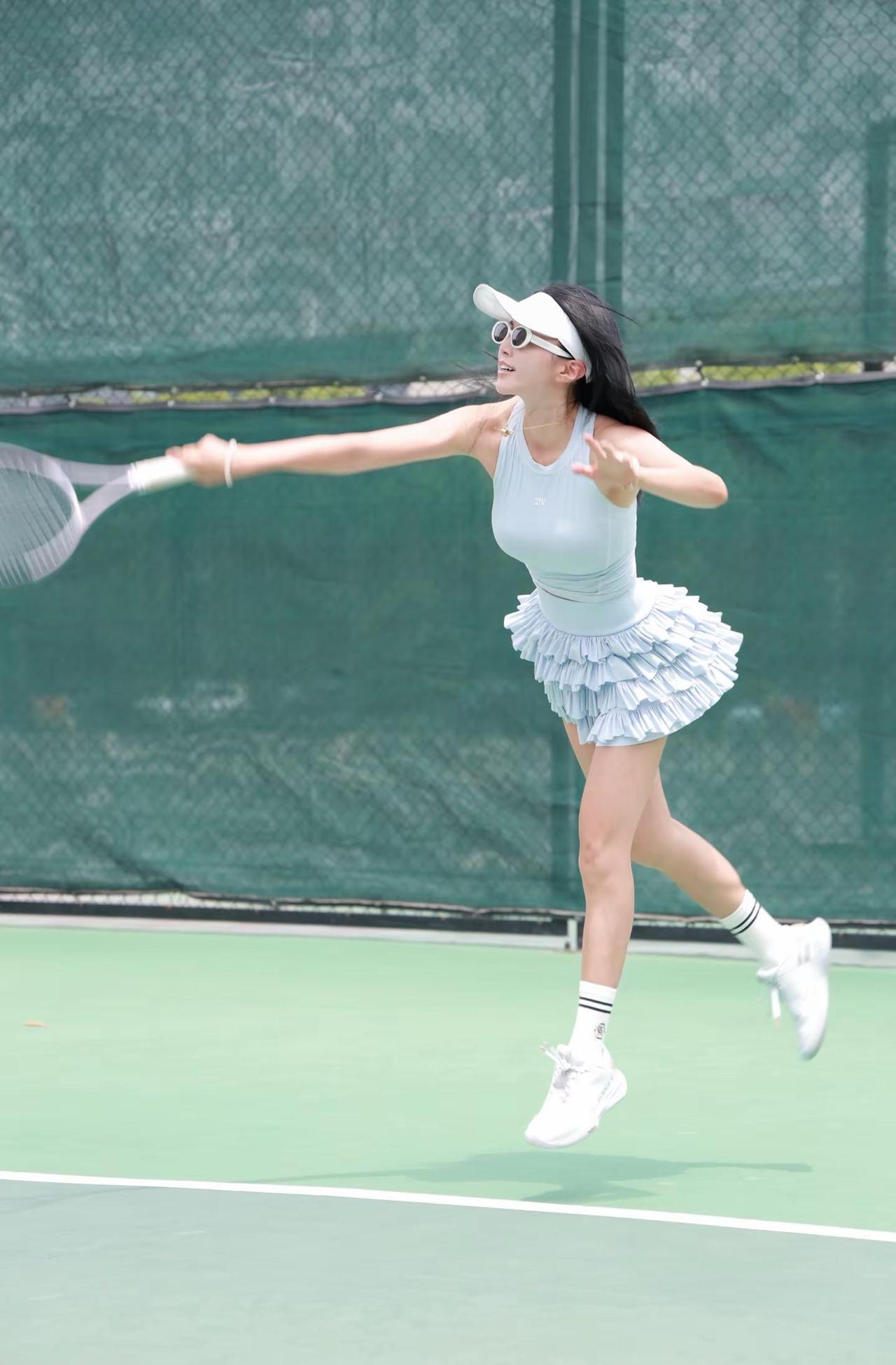 球技有高低热爱无大小。网球 运动 运动女孩 运动穿搭