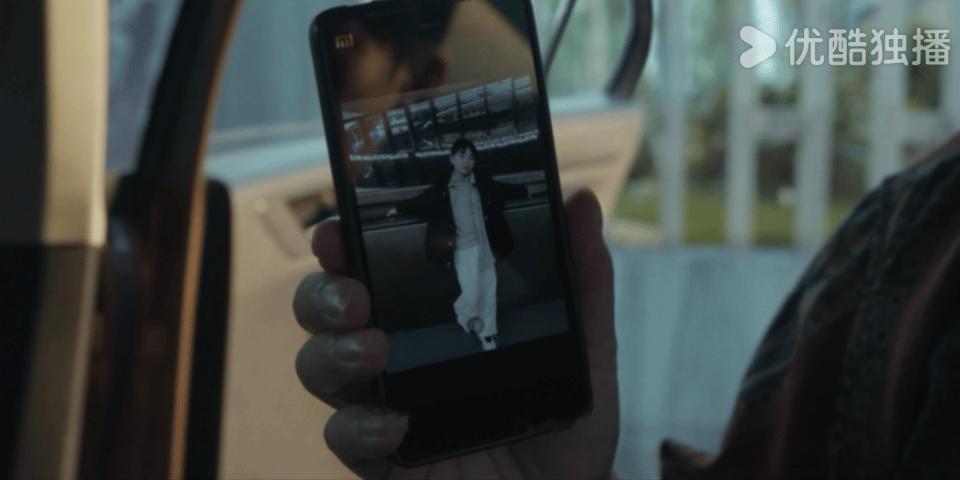 黑夜告白梅叔原型梅姨趴窗名场面至今让人难忘，黑夜告白梅叔完美复刻这份惊悚。深挖真