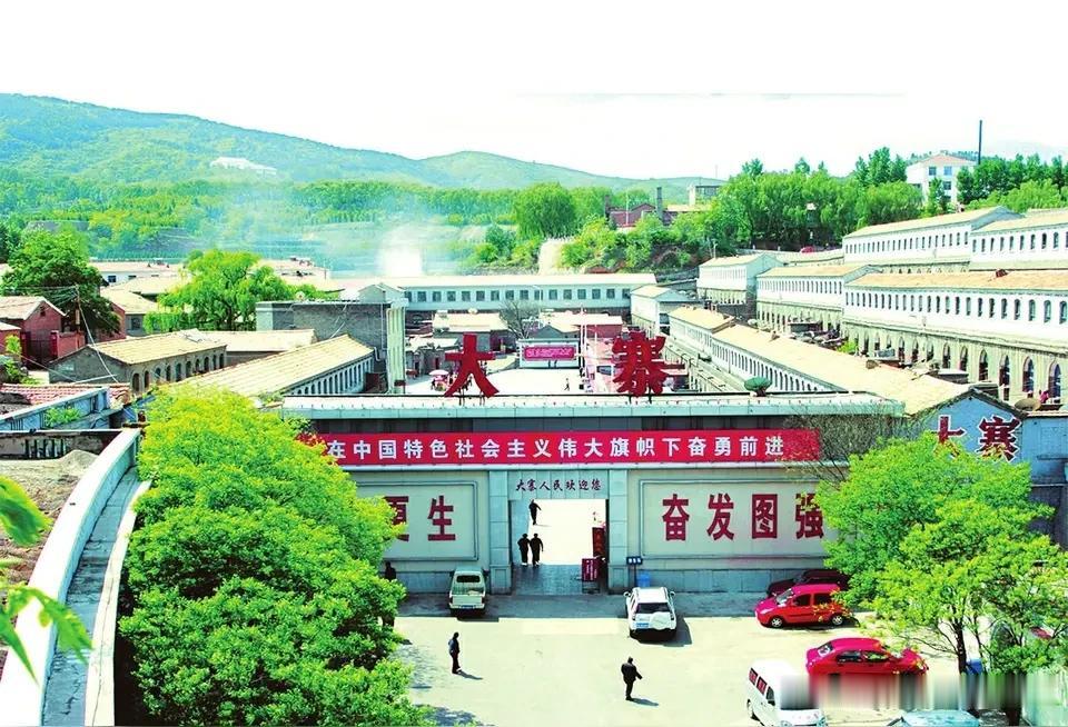一大一小，争论不休！让我们一起回顾一下1978年前的大寨、小岗。对比一下今天的大