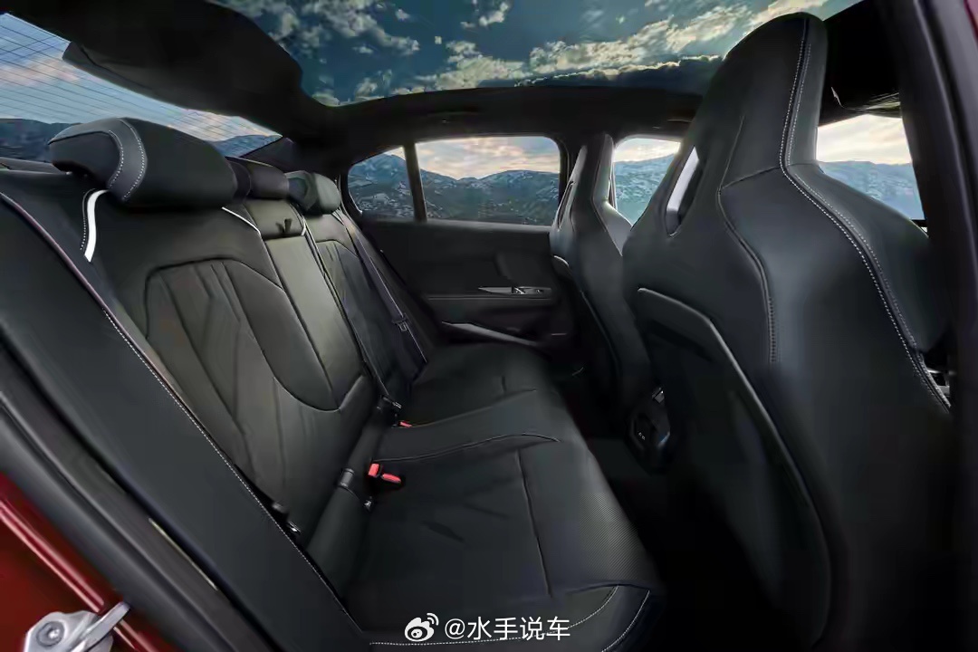这次第八代车型真的迎来大变革。没有继续油电同平台，燃油3系单独配备专属底盘架构，