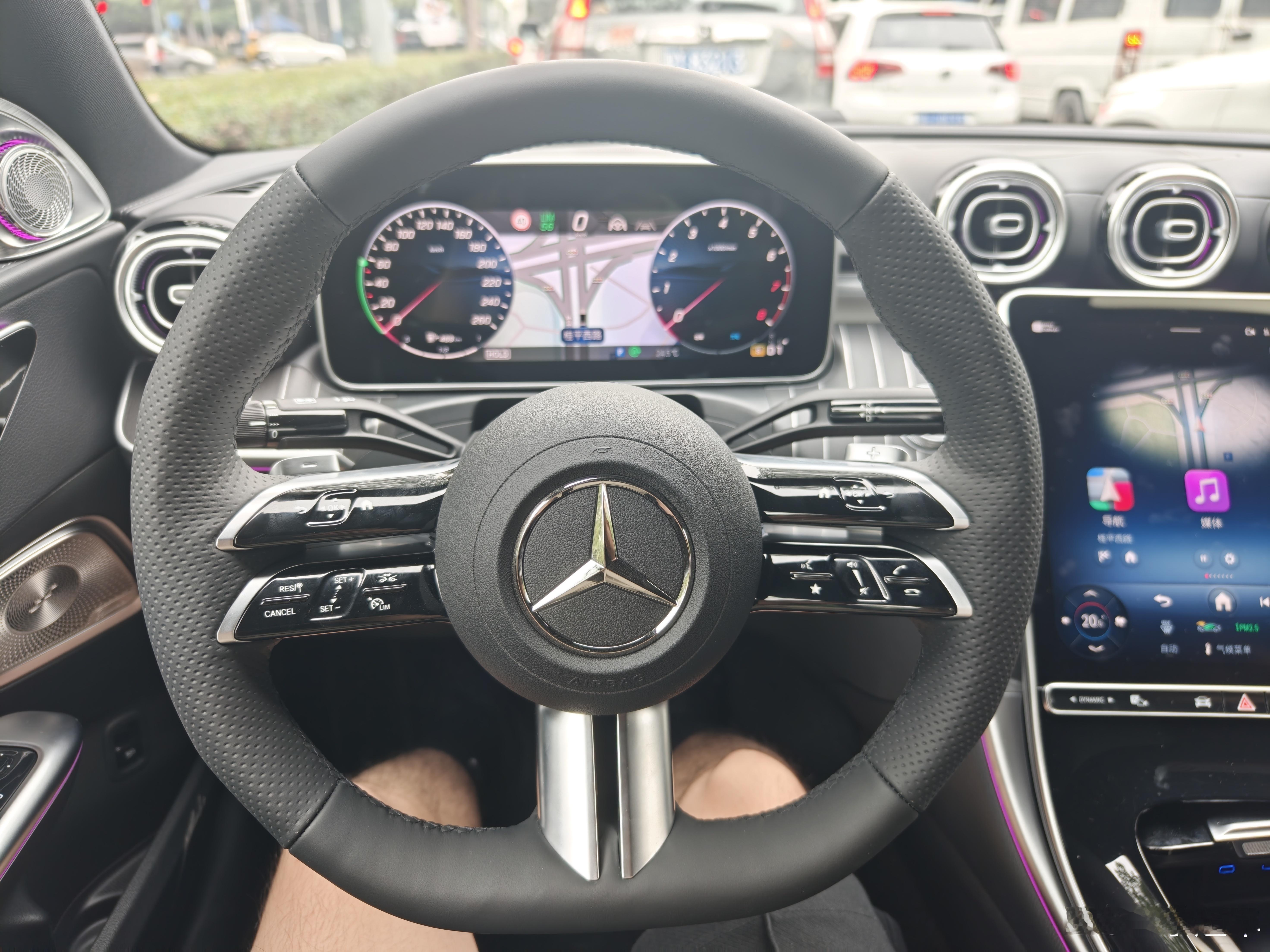 开了下2.0t的奔驰c260l，不得不说2.0t开着比5t强太多太多了。转向、动