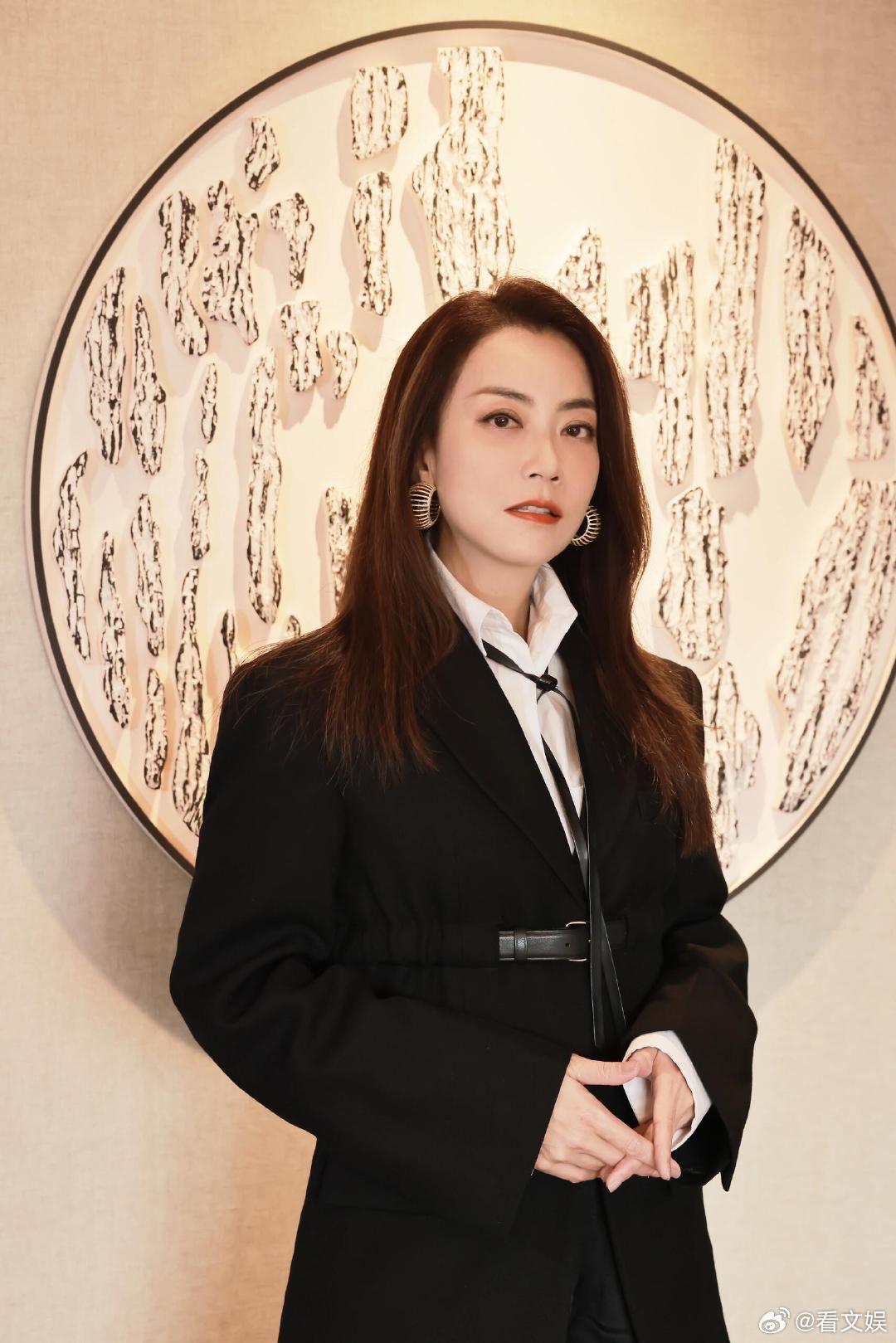 霍汶希不心疼谢霆锋霍汶希说谢霆锋以前是无底线的拼霍汶希太懂谢霆锋了，拍《镖人》骨