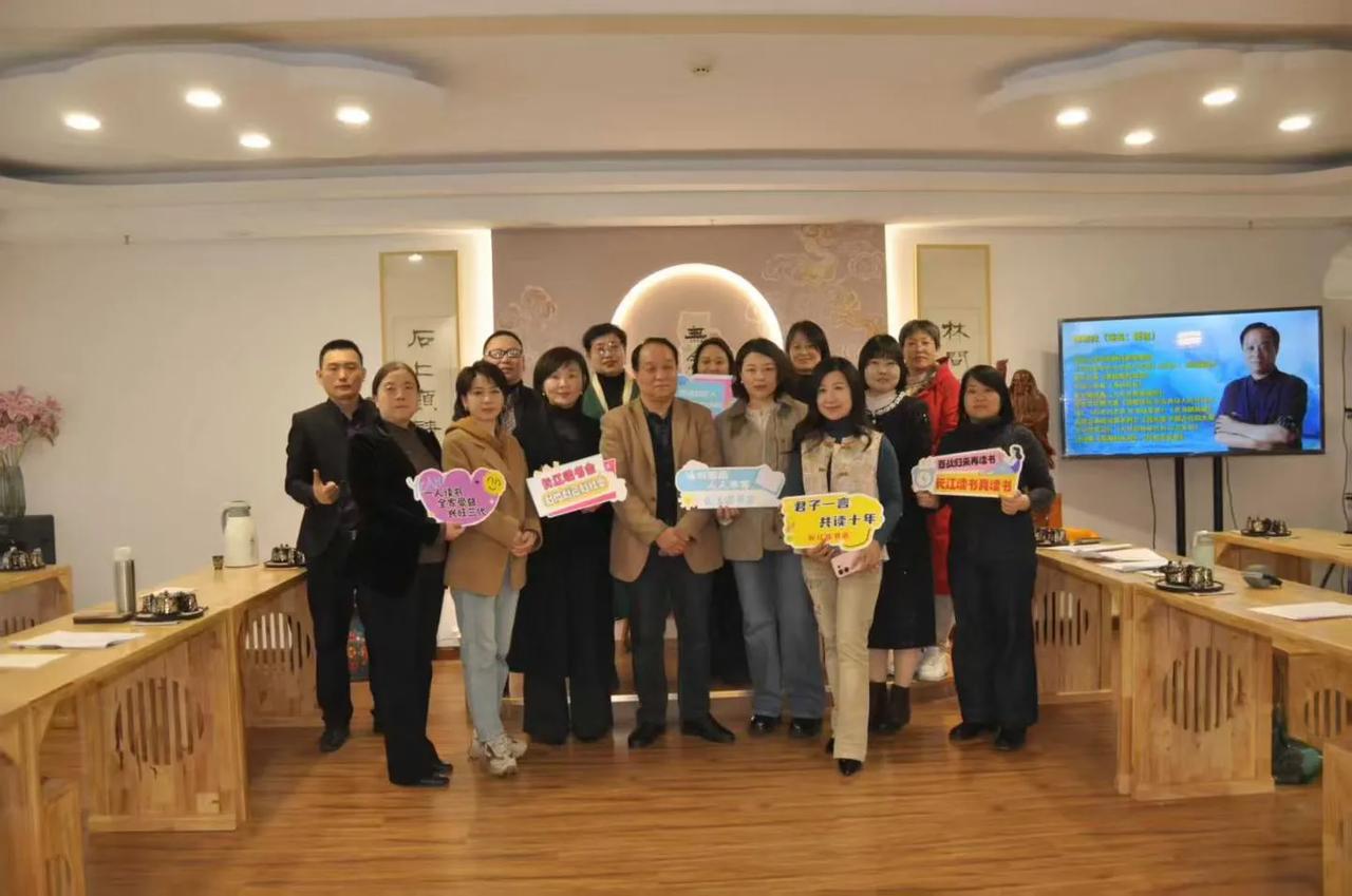 【共悲欣】今天下午，海纳汇读书会。共同学习了我的一本书《史海撷英录》之序言《打捞