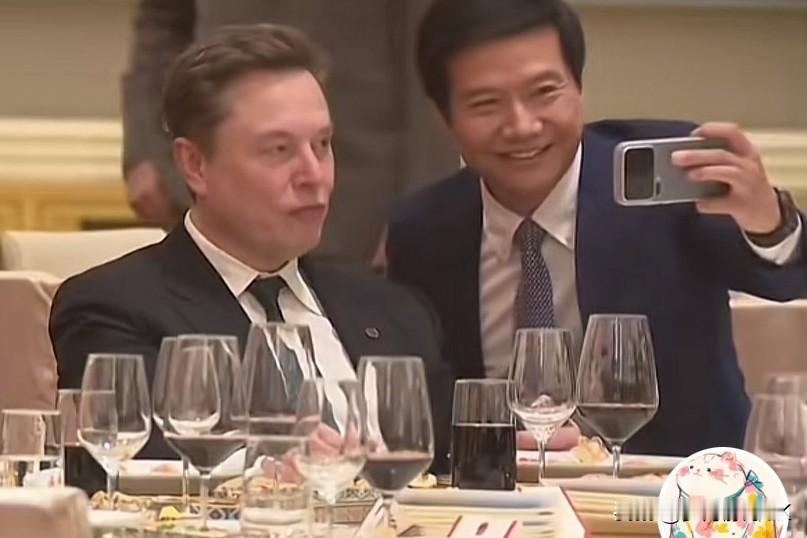网上流传雷军笑嘻嘻求跟马斯克合影，有人说马斯克很牛气不爱搭理。但实际情况并非如此