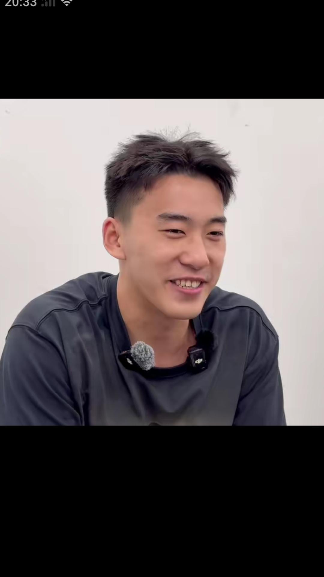 【中澳男篮热身赛小将王俊杰发挥非常出色，不但拿到全场最高分，赛后被中澳两队主教练