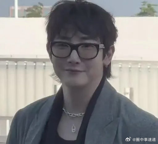 差点没认出来这是李洙赫李洙赫胖成这样了谁能想到这是李洙赫，昔日锋利下颌线消失，不