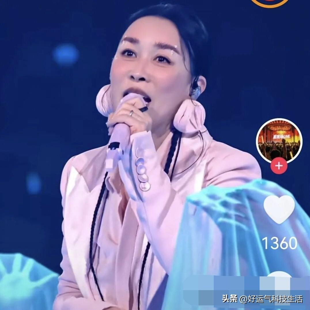 那英南京演唱会又出小状况，唱着唱着忘词了！换别人大概率慌神，那姐可太稳了，不慌不