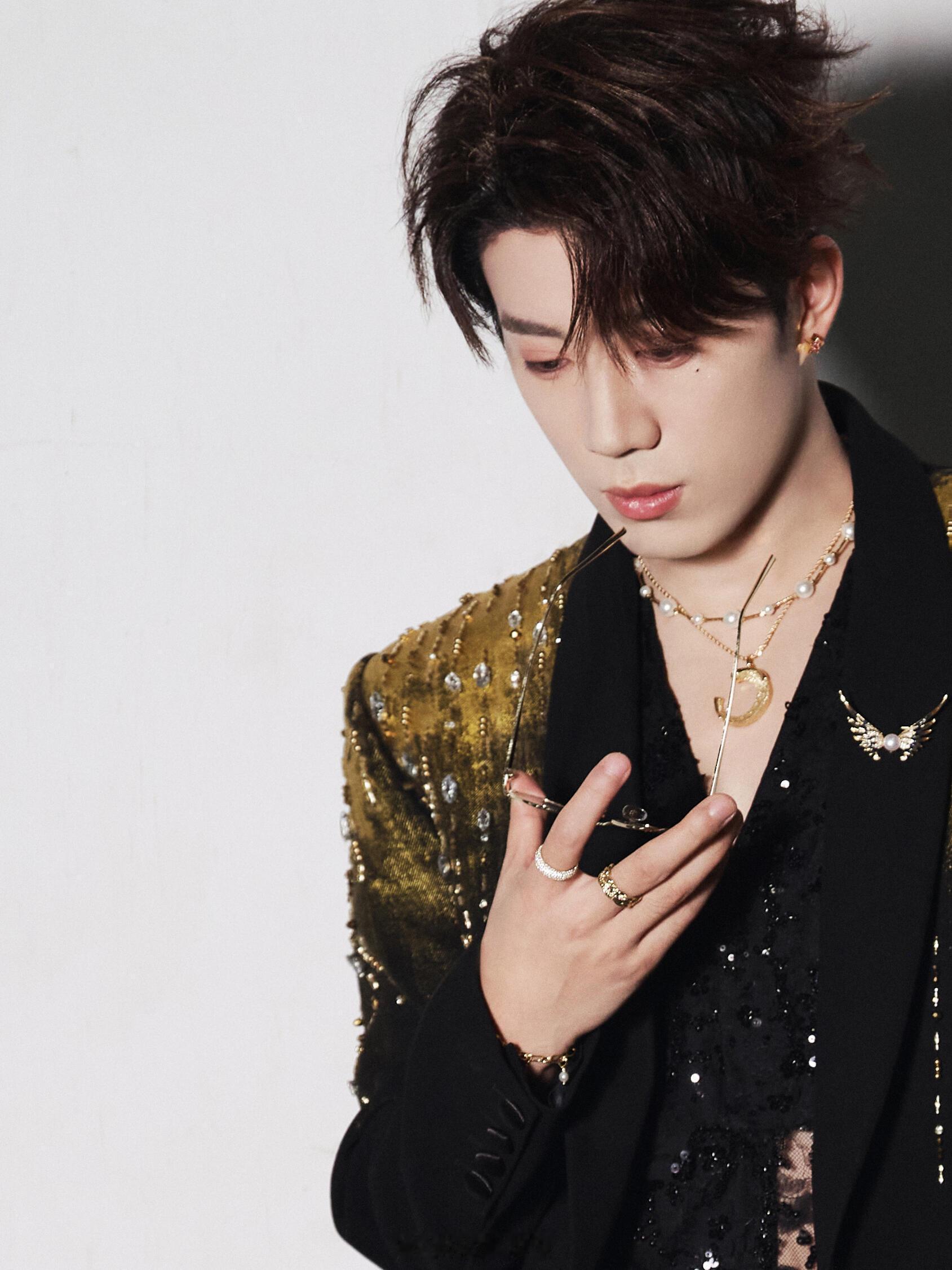 小肚小肚，下次让腹肌出来透透气右滑！帮他保护好肚脐好吗  24岁正是长个的年纪 