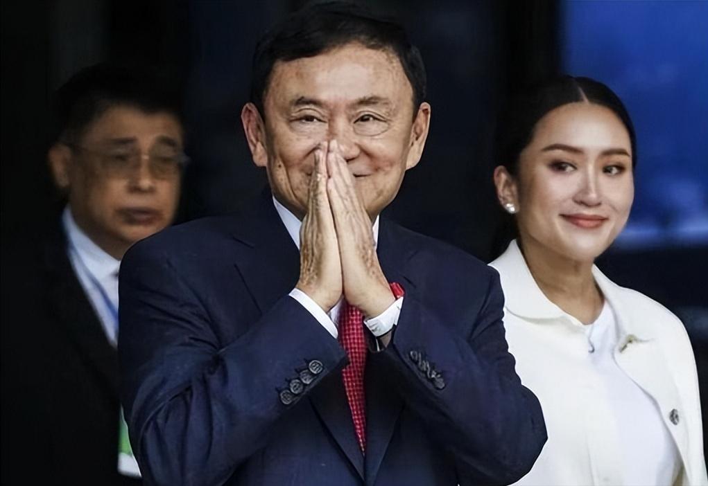他信赌对了，当初以自己孤身回国自首入狱，换取平息因女儿佩通坦失言被录音导致的国王