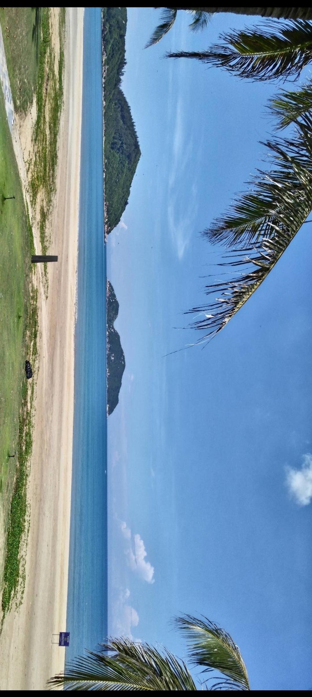 “海天一色，静享热带风光”🌴🌊