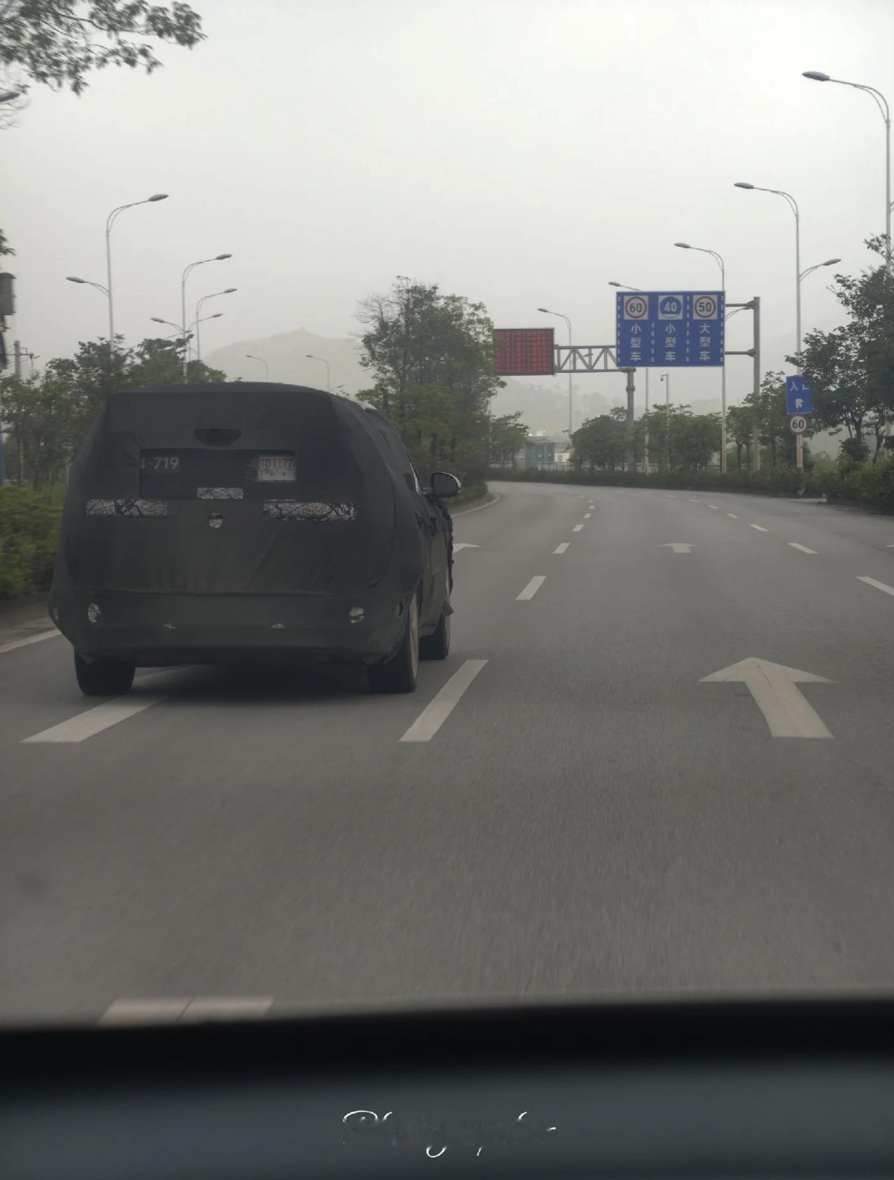 全网首爆：宝骏首款华为智驾大六座SUV路试图
广西老表前线战报 重度伪装路试车
