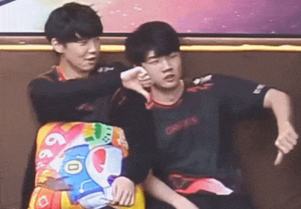 做过队友但不熟 没有联系但稍微变亲近了 太对味了好吗 