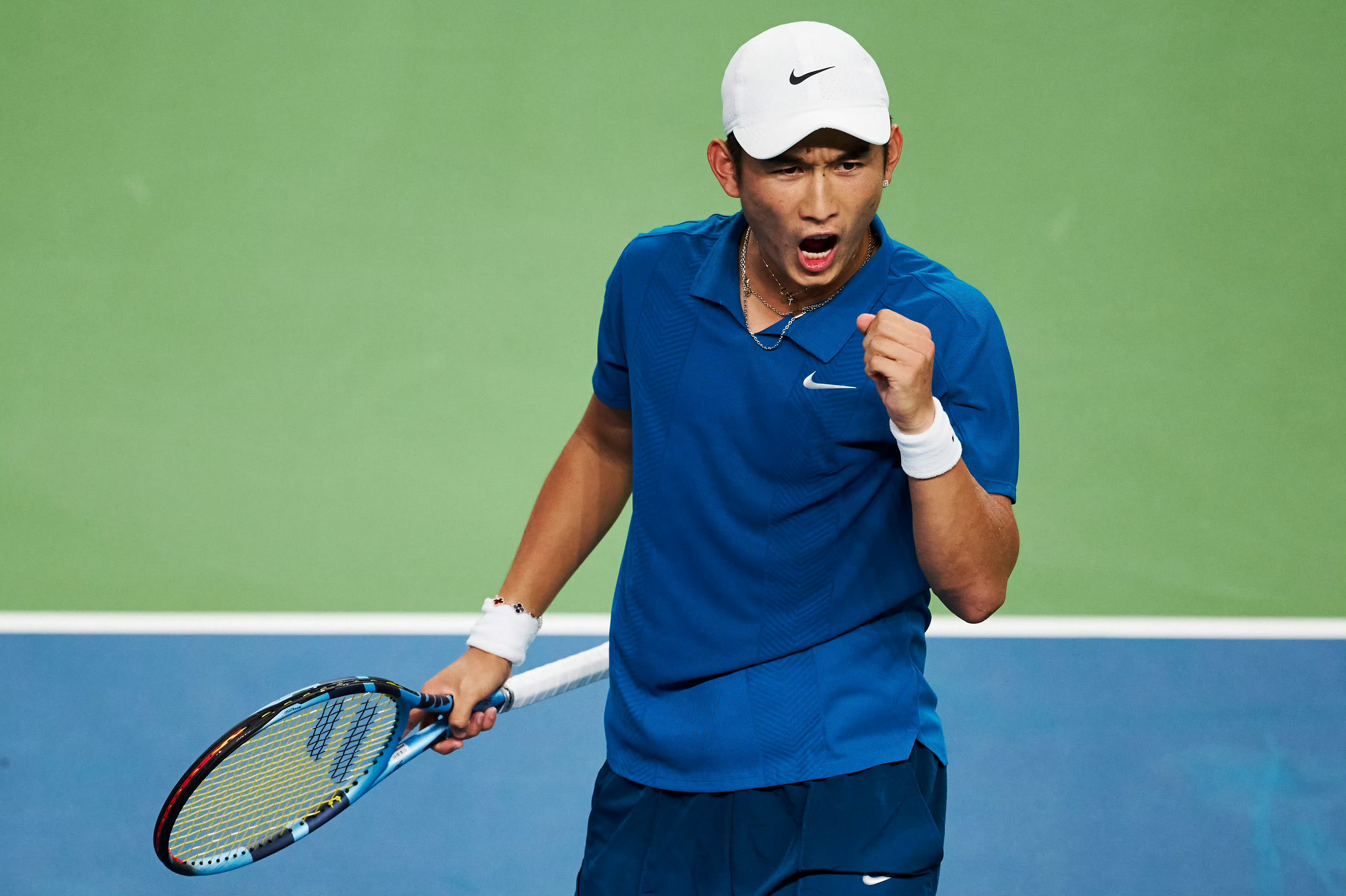 新赛季开门红！商竣程6-4/6-4淘汰科梅萨纳，晋级香港赛第二轮。小商在香港都有