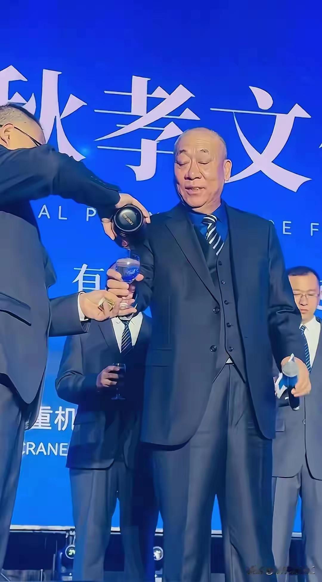 崔培军喝的是什么牌子的酒，应该很好喝的样子