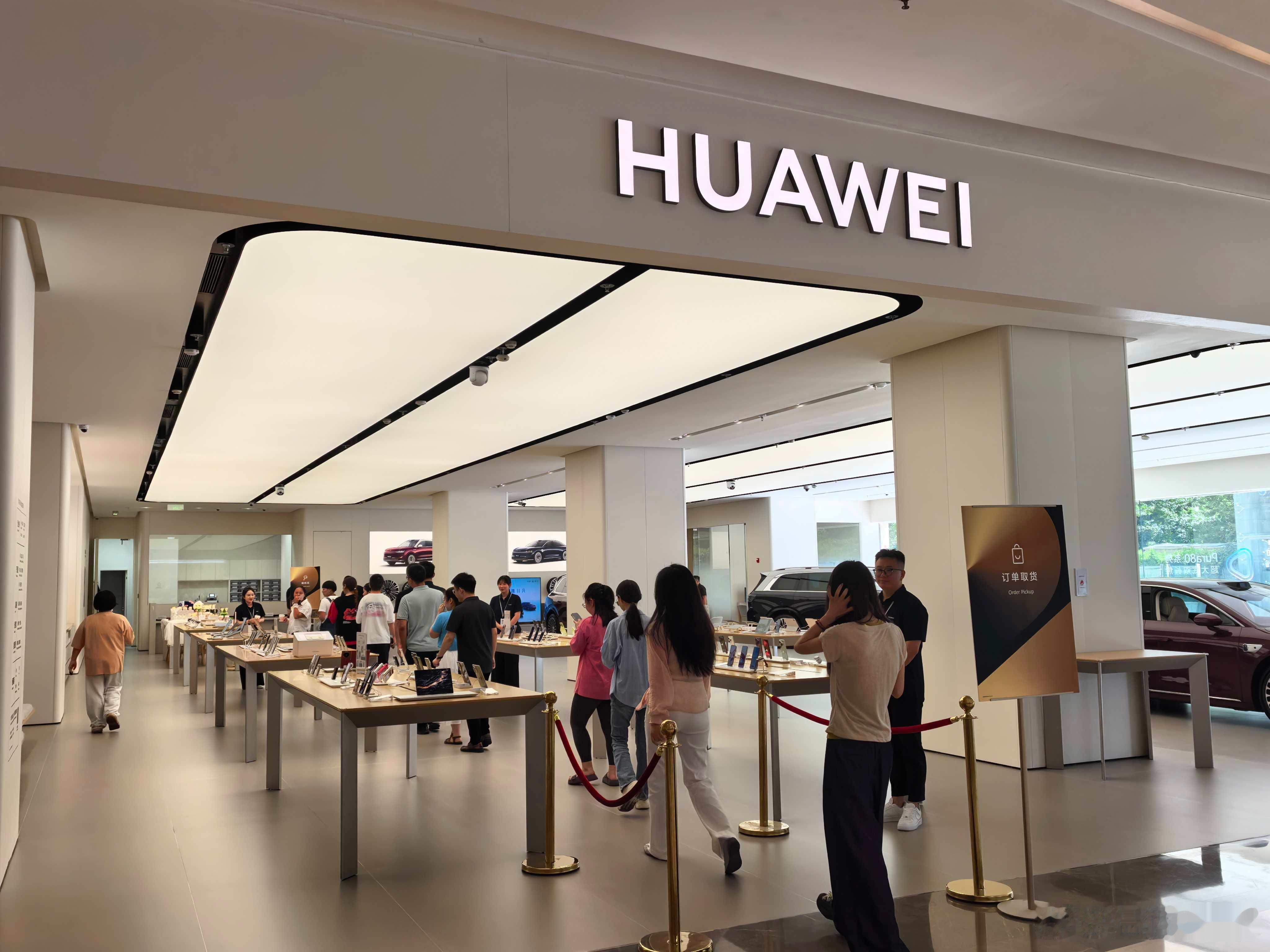 Pura80丝绒小直屏超乎想象的皖美旗舰华为Pura80 相信大家对于华为这款手
