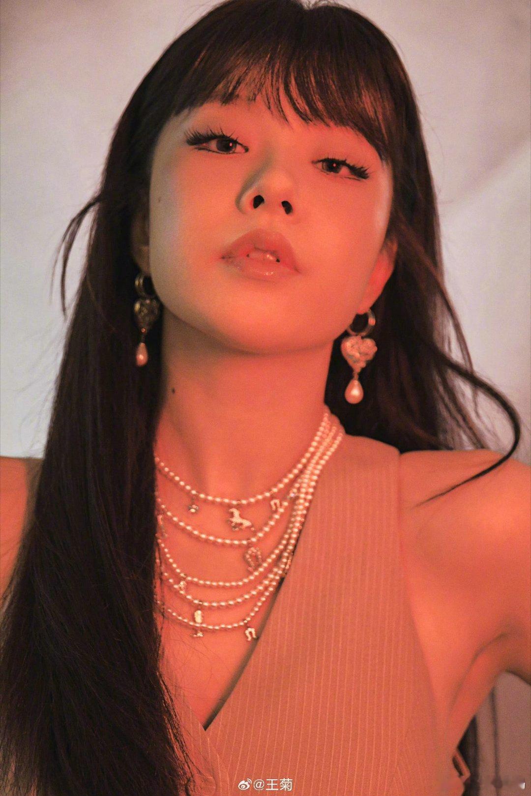 王菊真女人！！！她应该是这次事件第一个站出来的公众人物吧王菊为被虐杀的小动物发声