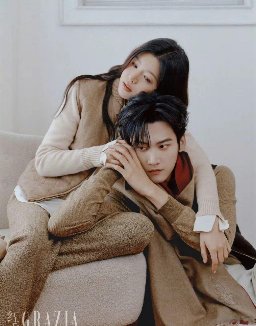 确定没想到，周柯宇和陈妍希的cp能这么持久，双人杂志销量达到7500本。当时刷到