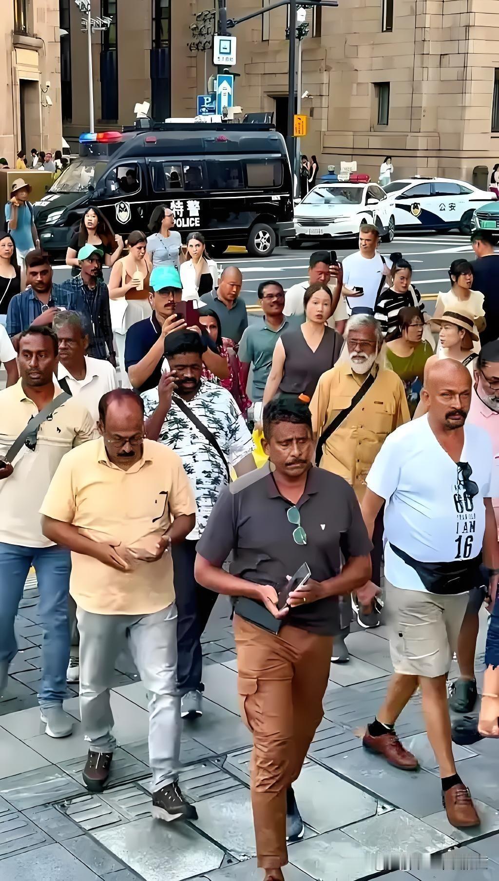 某个印度高种姓人在线提出“中国为何没有种姓制度呢？”的疑问。

我个人觉得中国的