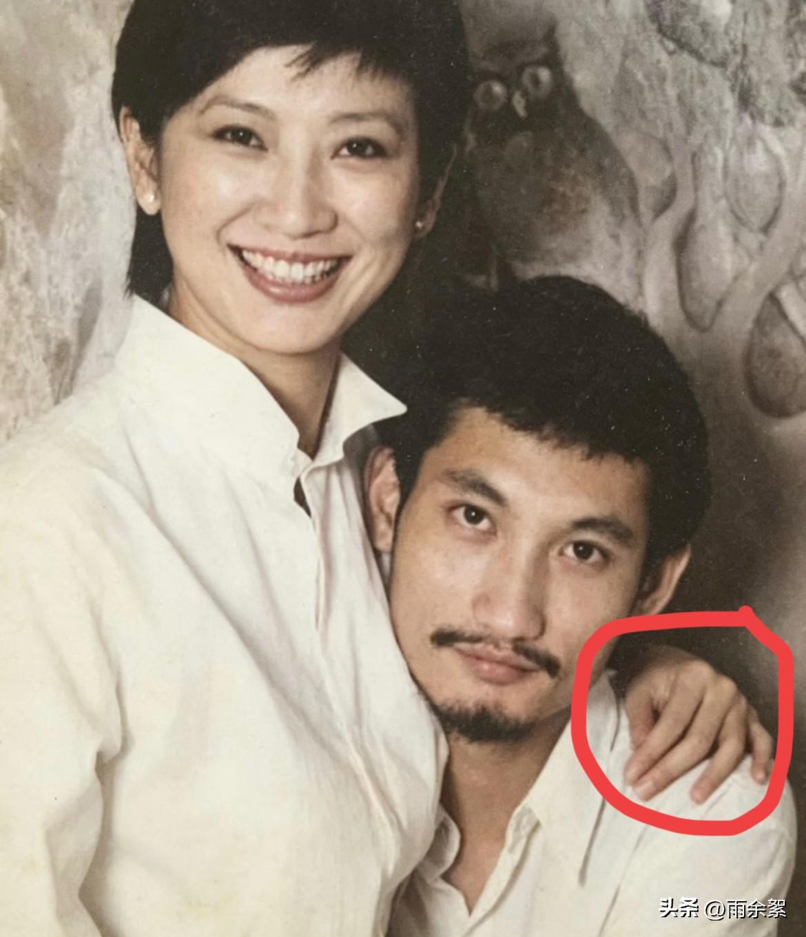 施南生：才貌双全，更被评为“唯一不穿胸罩但自由自在的香港女郎”……

她首先是金