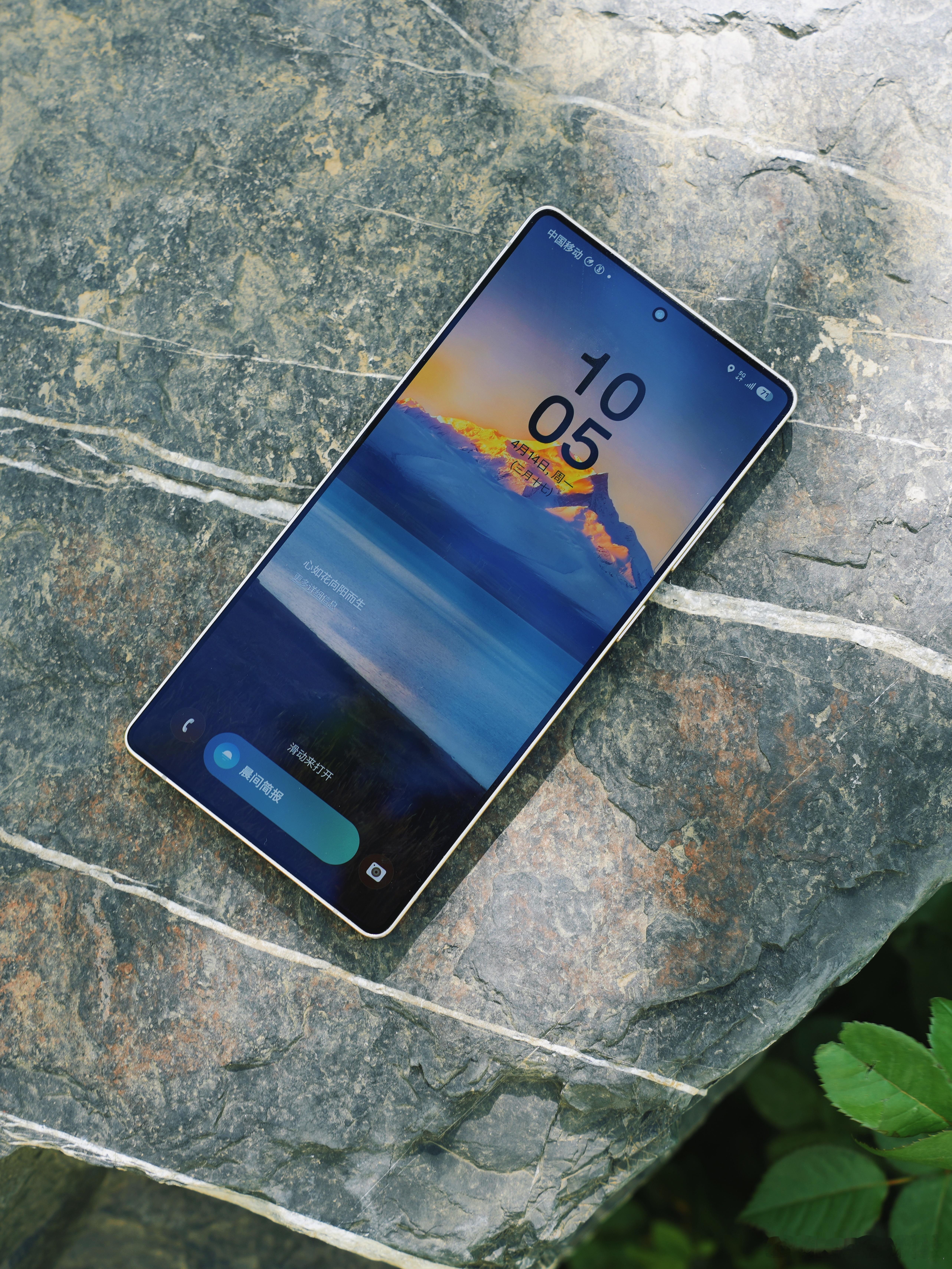 iPhone17Pro防反射显示屏那个，和大家讲个事，三星Galaxy S25 