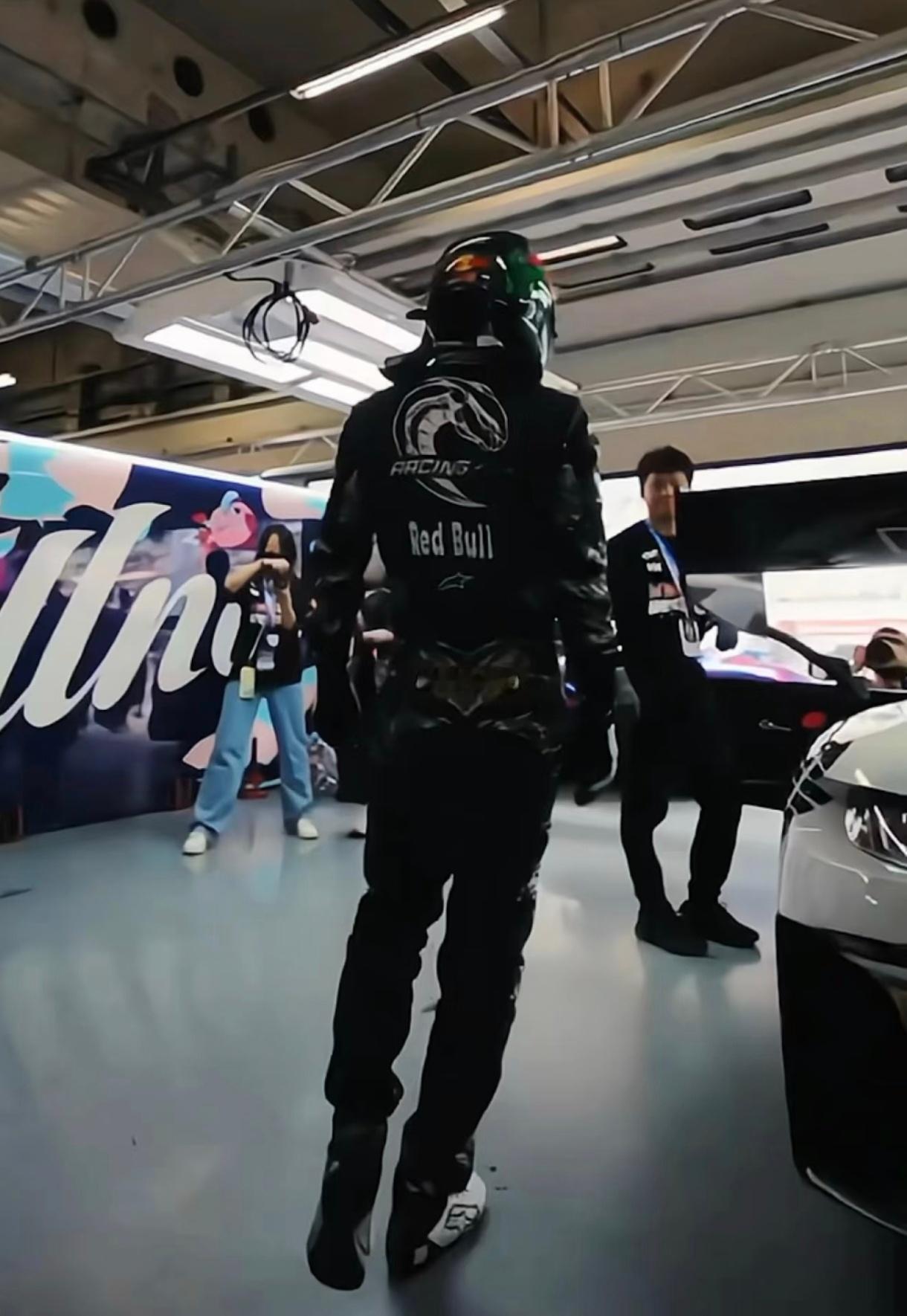 好伟大的背影！！