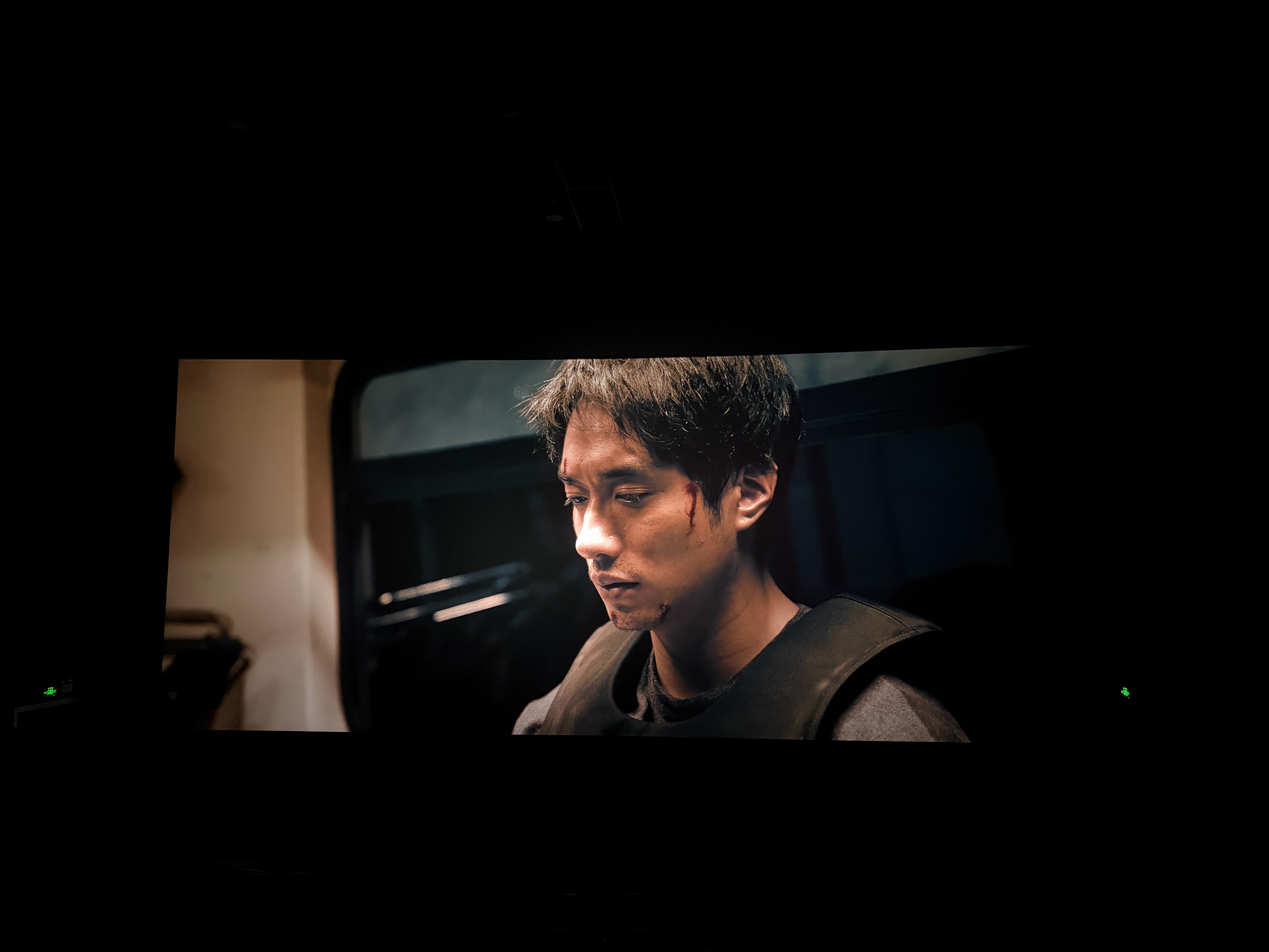 在回归前，香港警务处一个署理总警司带着警枪失踪，值多少钱电影寒战1994
