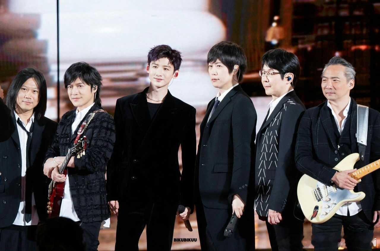白敬亭五月天任性5525版 白敬亭五月天任性5525版白敬亭五月天任性官摄 ​​